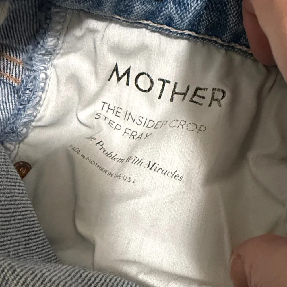 MOTHER Women’s The Insider Crop Step Fray Light Blue Distressed Jeans / Size 27